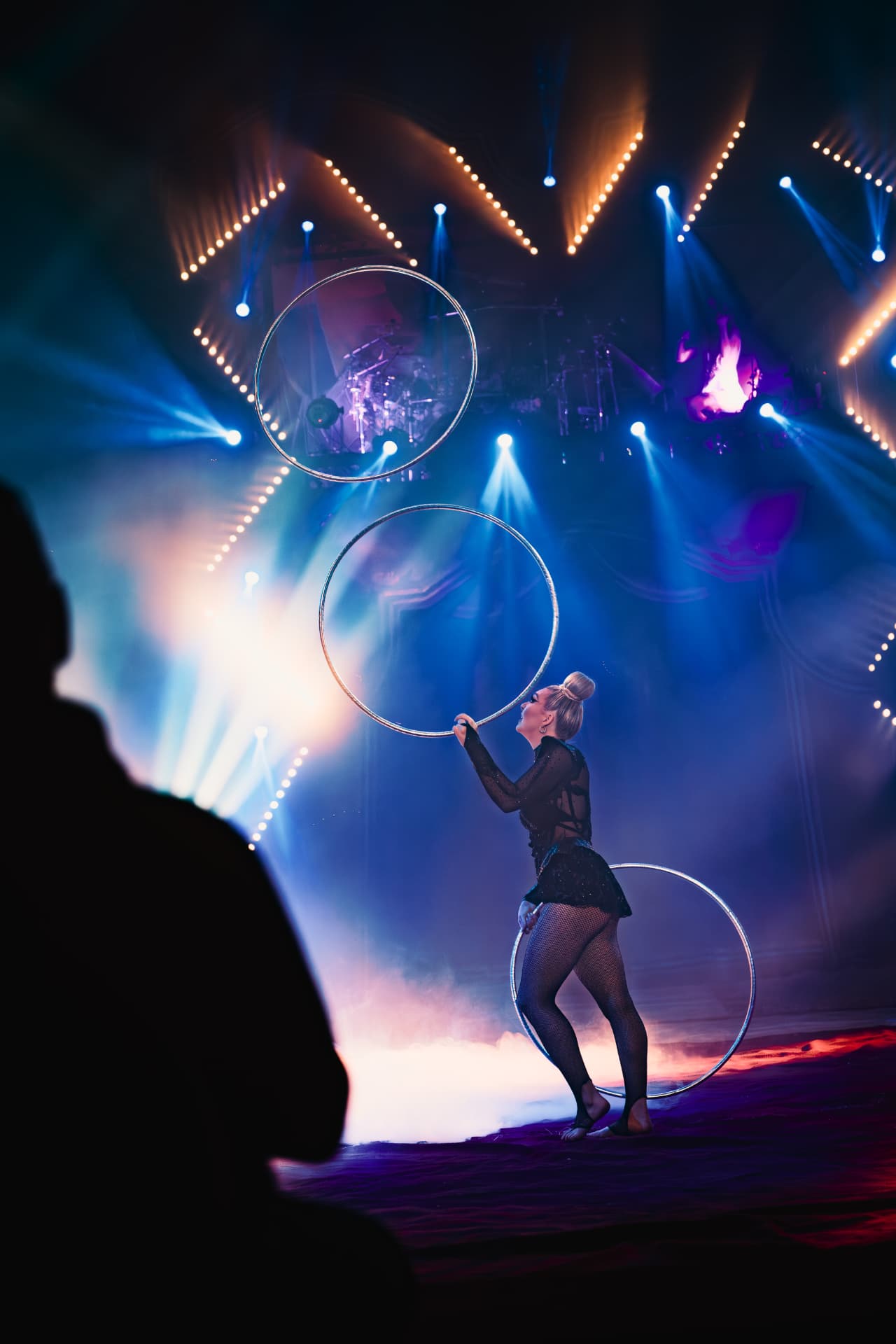 Nicole Berousek – Hula Hoop